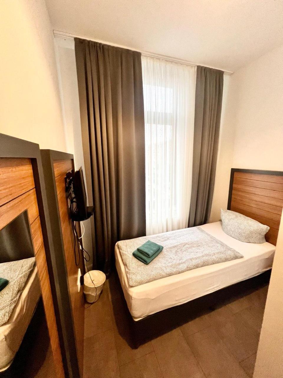 Domizil Hostel BRE Buitenkant foto